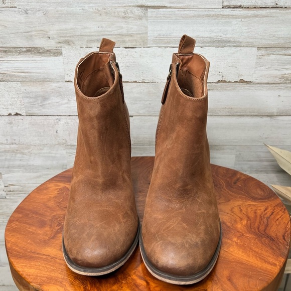 BP Women's Lance Cognac Brown Leather Bootie Size 8M Block Heel Side Zip - Picture 5 of 13